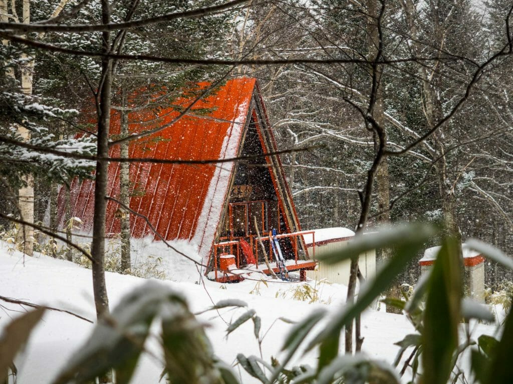 Fushimi Emergency Hut (Hidaka Ranges, Hokkaido, Japan)