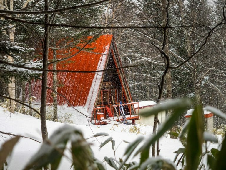 Fushimi Emergency Hut (Hidaka Ranges, Hokkaido, Japan)