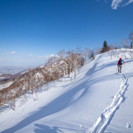 Kokusai to Teine Ski Traverse